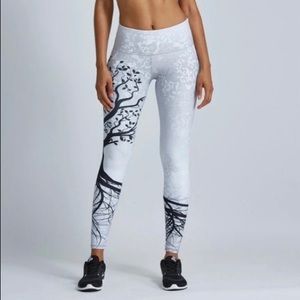 Noli Yoga Tree of Life Legging - NWT - M